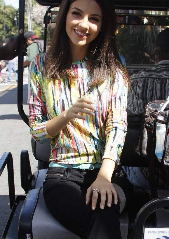 Victoria Justice and Maria Menounos on the set of Extra in LA 17 of 20 pics