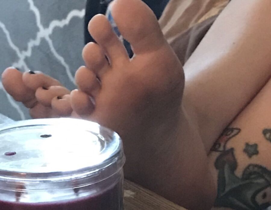 Sexy candid feet Jennie 12 of 65 pics