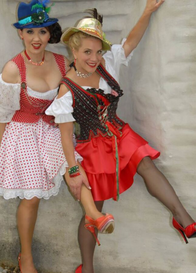 Fesche Madln im Dirndl zum Zweihundertsechzehnt`n 6 of 100 pics