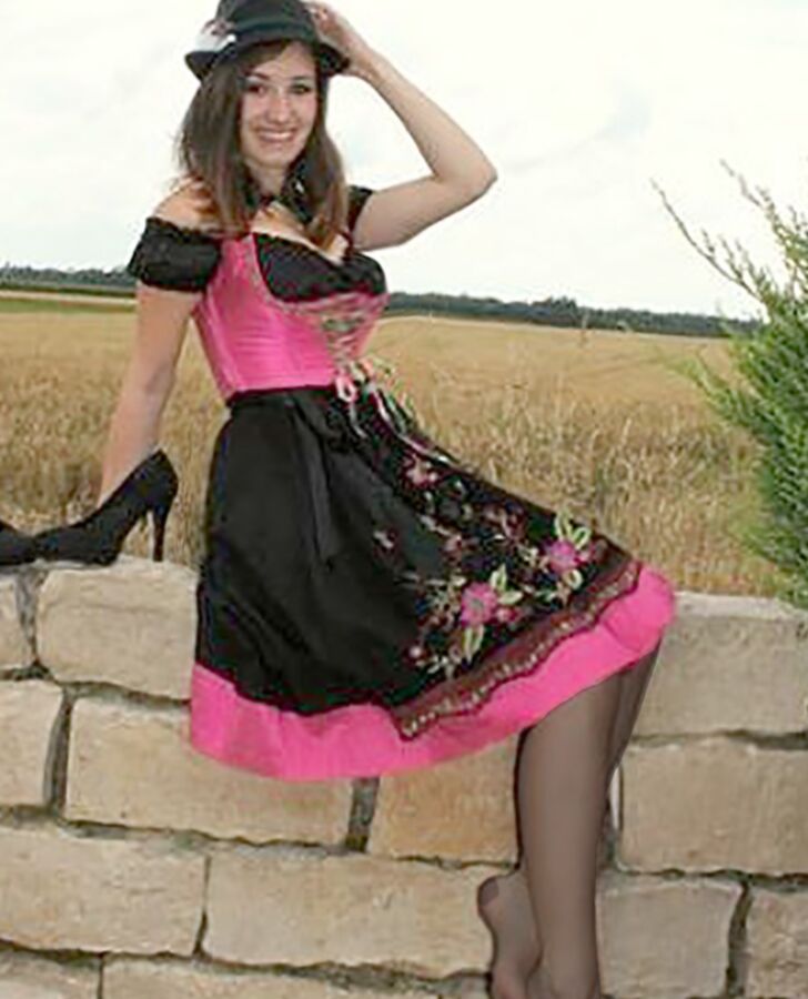 Fesche Madln im Dirndl zum Zweihundertsechzehnt`n 19 of 100 pics