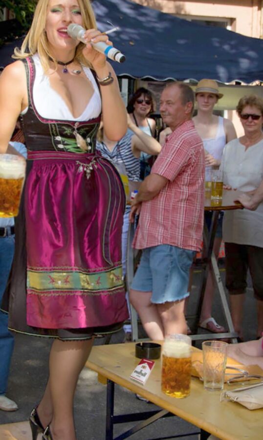 Fesche Madln im Dirndl zum Zweihundertsechzehnt`n 8 of 100 pics