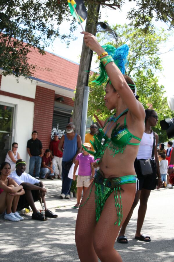 Street Carnival Girls. 4 of 176 pics