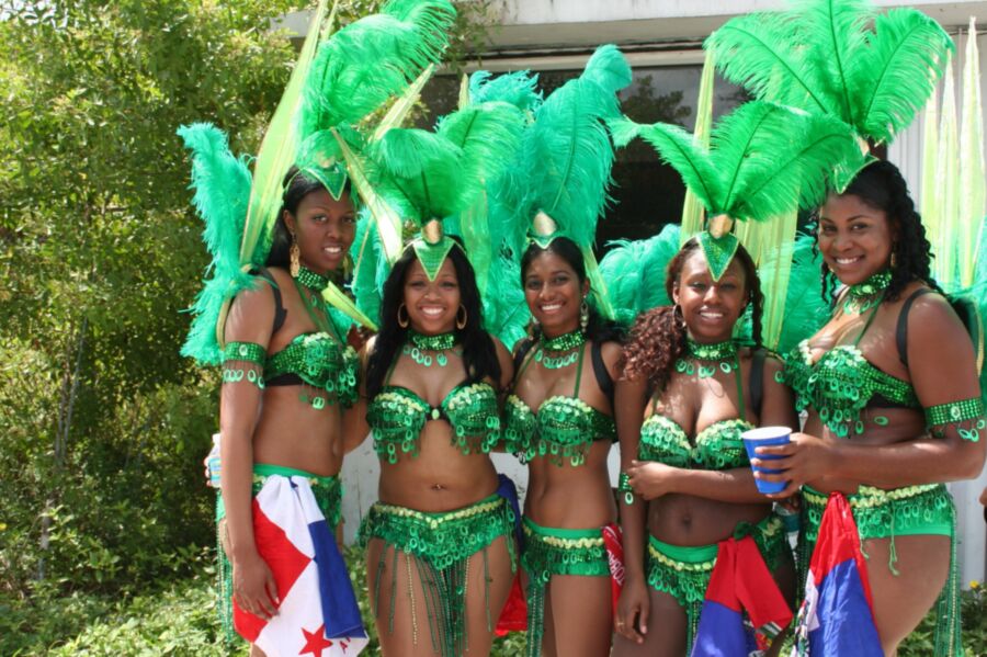 Street Carnival Girls. 1 of 176 pics