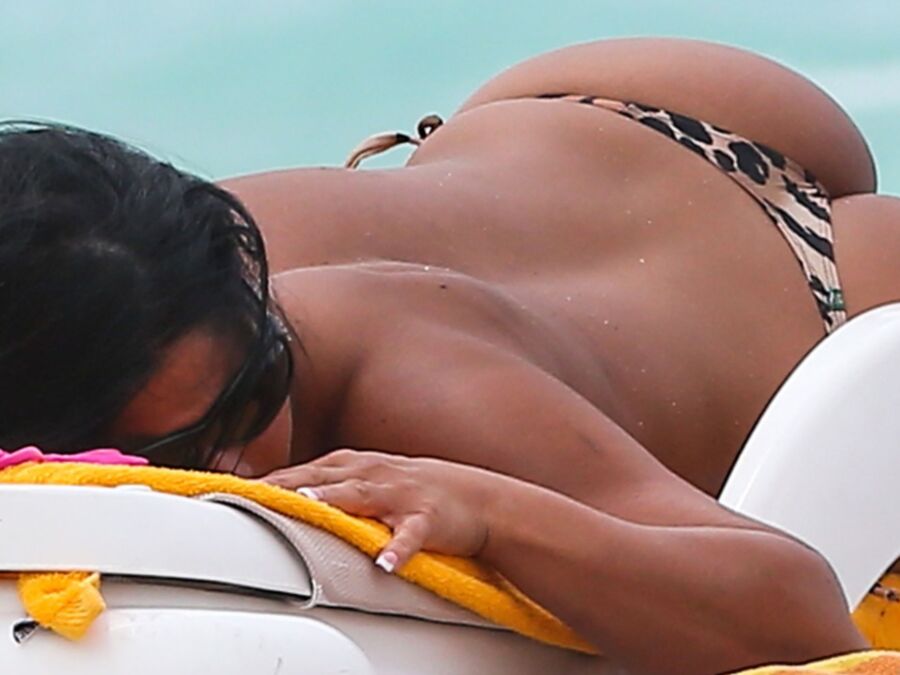 Maripily Rivera Bikini Candids in Miami 10 of 10 pics