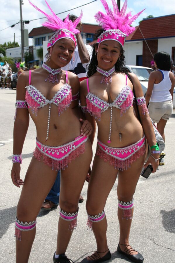 Street Carnival Girls. 14 of 176 pics