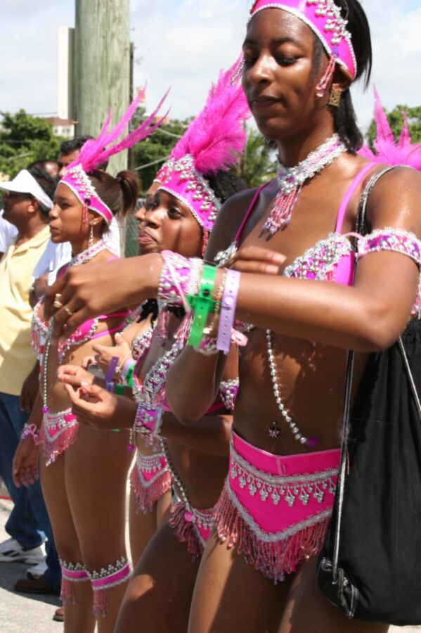 Street Carnival Girls. 19 of 176 pics