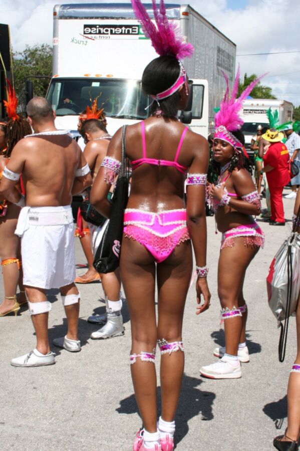 Street Carnival Girls. 20 of 176 pics