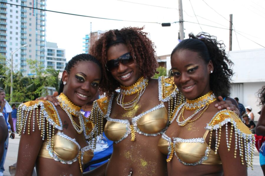 Street Carnival Girls. 8 of 176 pics
