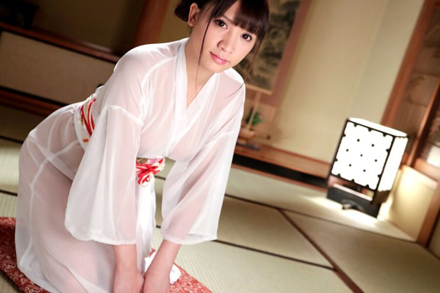 Sari Nakamura,Bathrobe kimono. 21 of 63 pics