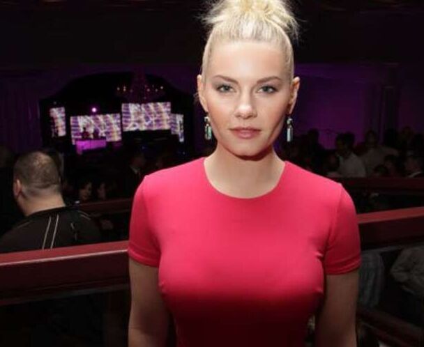 Elisha Cuthbert hosts the Annual Pink Party in Toronto 5 of 8 pics