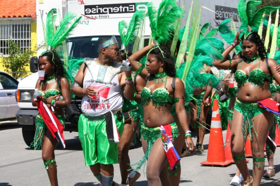 Street Carnival Girls. 24 of 176 pics