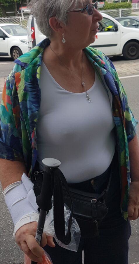 Wonderful Granny Nips See-Trough 4 of 7 pics