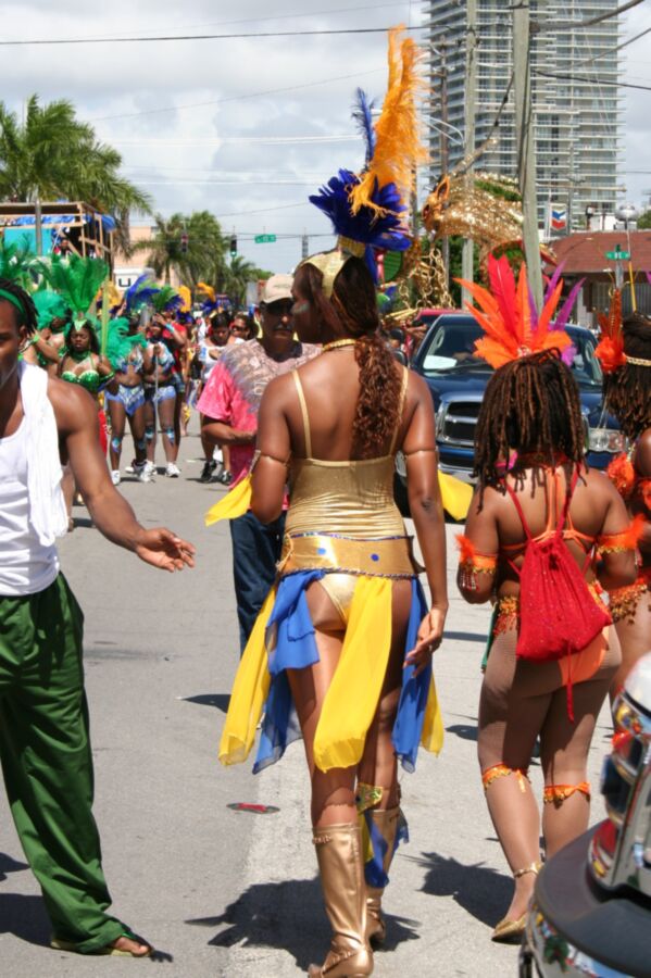 Street Carnival Girls. 23 of 176 pics