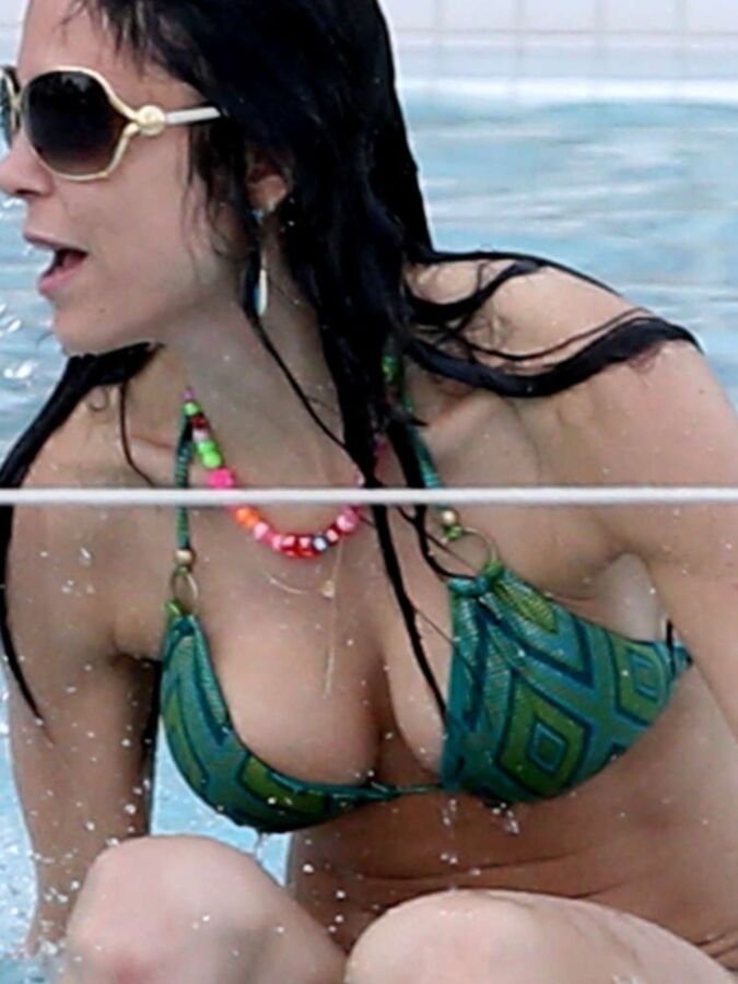 Bethenny Frankel at a Pool in a Green Bikini in Miami 9 of 12 pics