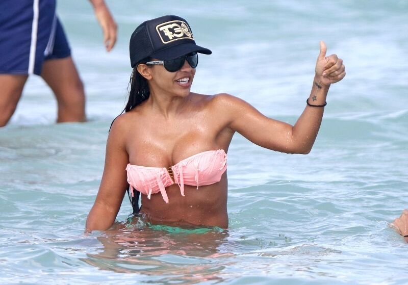 Vida Guerra in Bikini at the Beach with Friends 12 of 35 pics