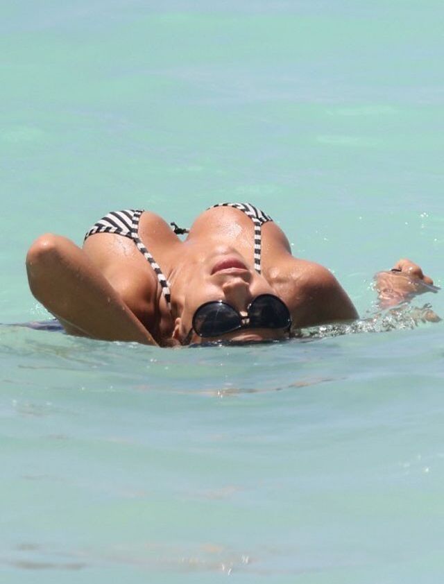 Vida Guerra in Bikini on the Beach in Miami 5 of 15 pics
