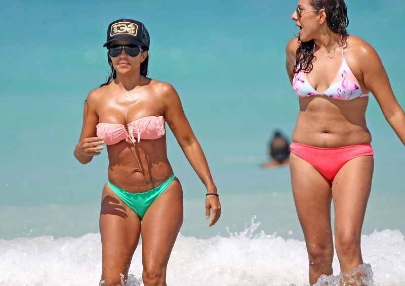 Vida Guerra in Bikini at the Beach with Friends 18 of 35 pics