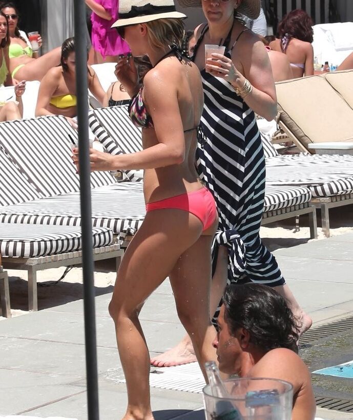 Julianne Hough in Bikini by the Pool in Miami 16 of 17 pics