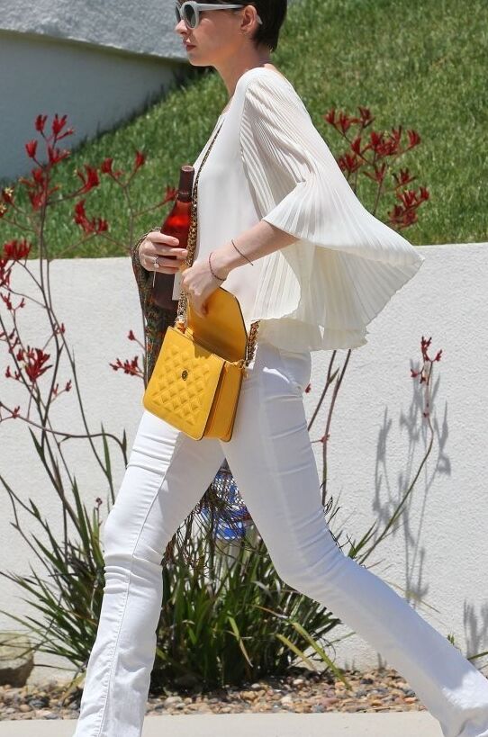 Anne Hathaway Out and About in Hollywood 9 of 12 pics