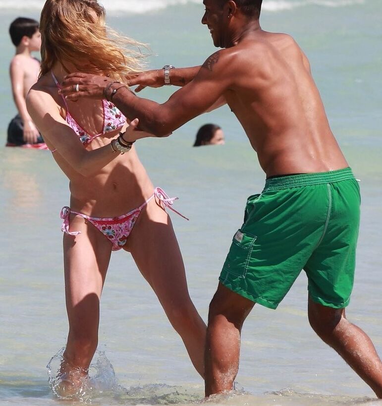 Doutzen Kroes Bikini Candids on the Beach in Miami 6 of 42 pics