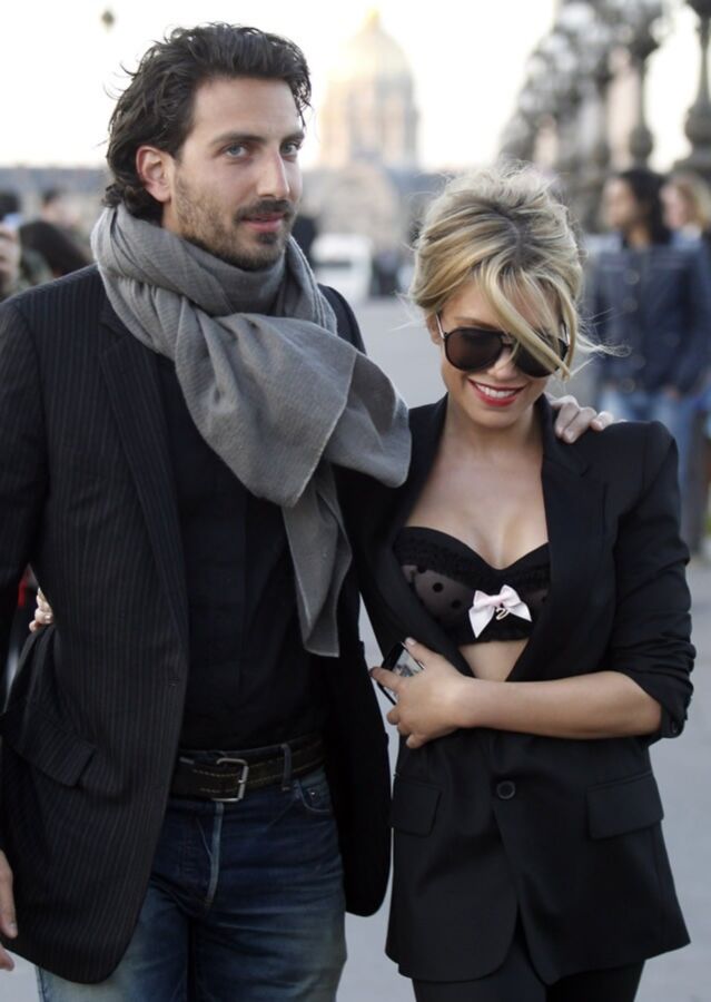 Sylvie van der Vaart Photoshoot on the Pont Alexandre III Bridge 6 of 15 pics