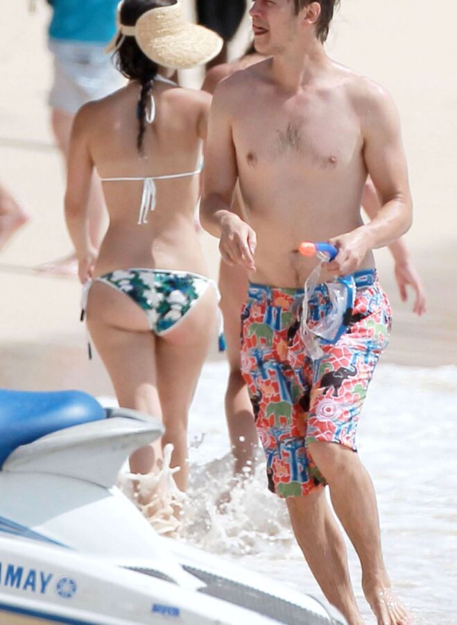 Rachel Bilson wearing a Bikini on the Beach in Barbados 5 of 9 pics