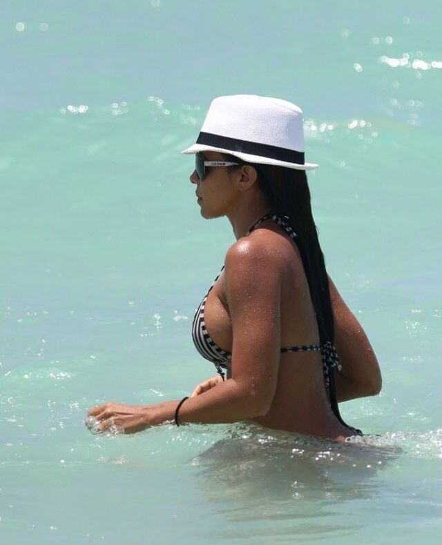 Vida Guerra in Bikini on the Beach in Miami 12 of 15 pics