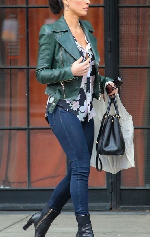 Olivia Munn Leaving Her Hotel In New York 2 of 8 pics