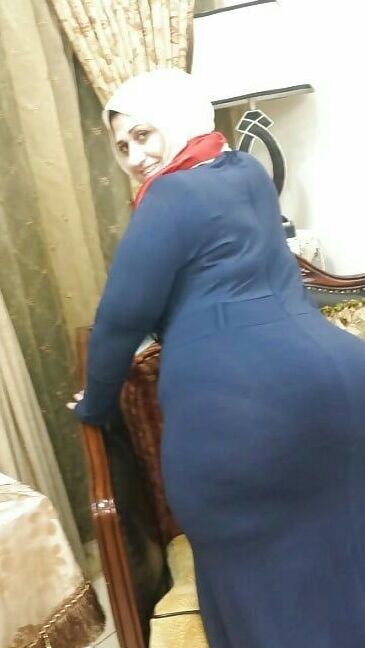 Hijabi Iraqi BBW Lamia with giant ass - Ex-mistress of diplomat 4 of 95 pics