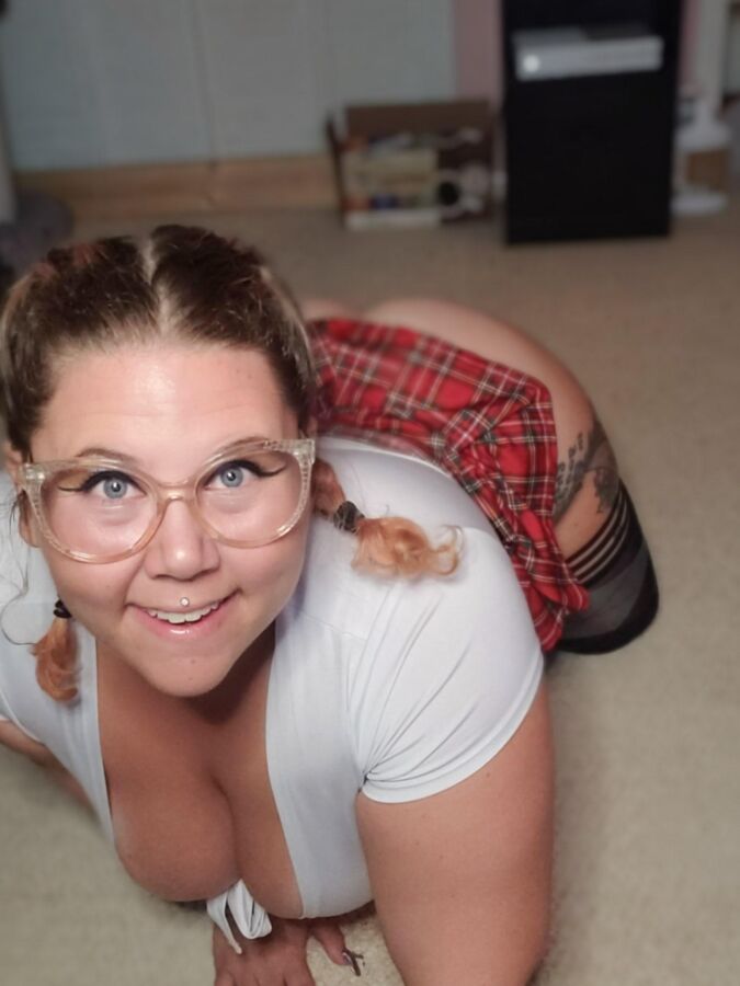 Amazing Chubby Girl With Glasses 1 of 42 pics