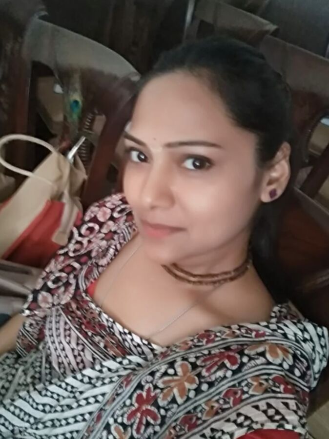 Jyoti, horny North Indian girl from Dehli, shows me everything 24 of 84 pics