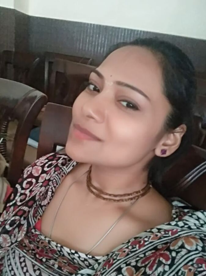 Jyoti, horny North Indian girl from Dehli, shows me everything 23 of 84 pics