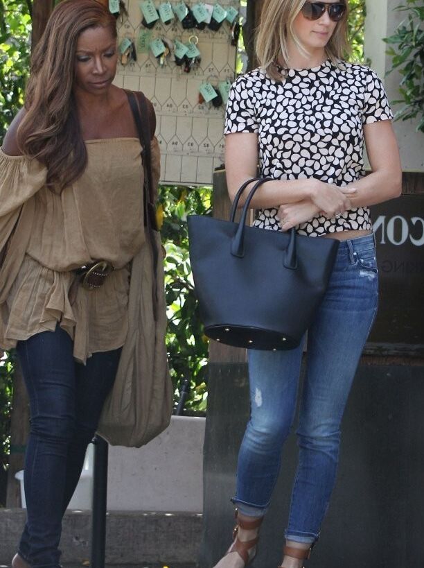 Emily Blunt Booty in Jeans, Out and About in Beverly Hills 5 of 8 pics