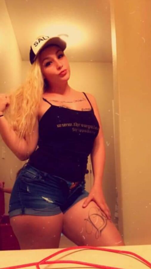 Sexy thick blonde teen Danielle 4 of 7 pics