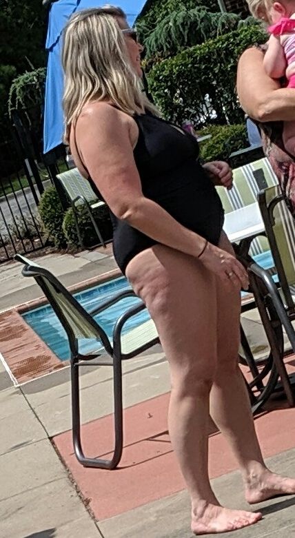 Pawg milfs at pool 21 of 31 pics