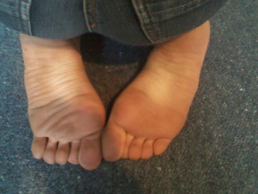 Kylies cute little feet 15 of 35 pics