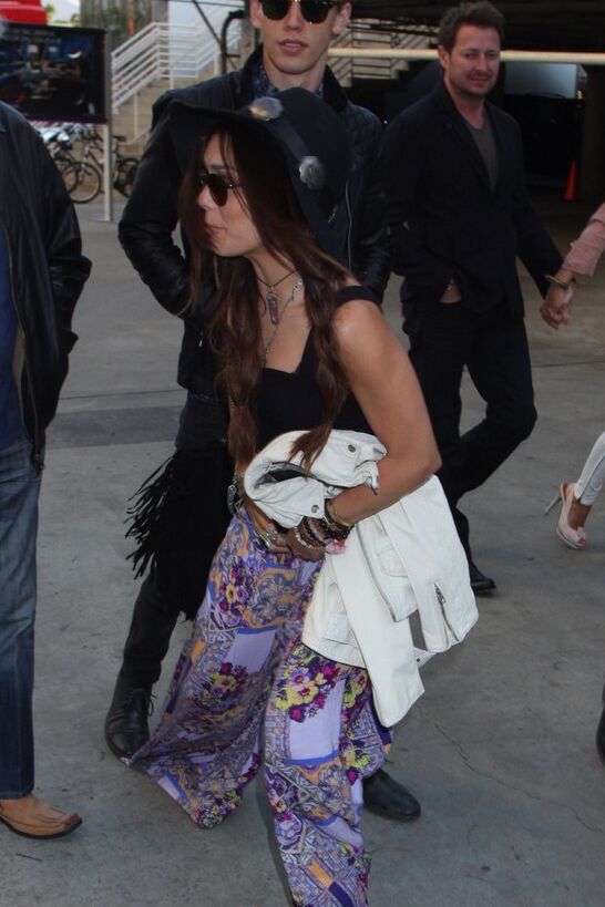 Vanessa Hudgens suffers a Wardrobe Malfunction 3 of 8 pics