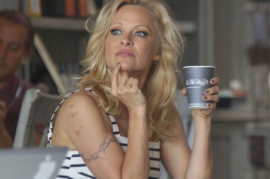 Pamela Anderson at Cafe Luxxe in Santa Monica 8 of 8 pics
