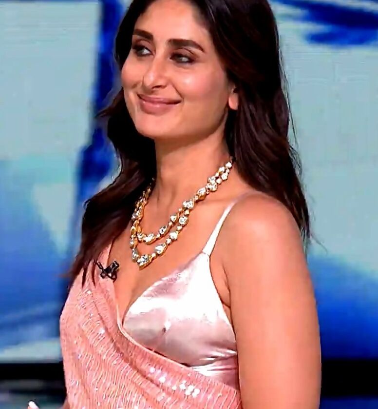 Kareena Kapoor - Indian Bollywood Celeb Stunning in Orange Saree 6 of 34 pics