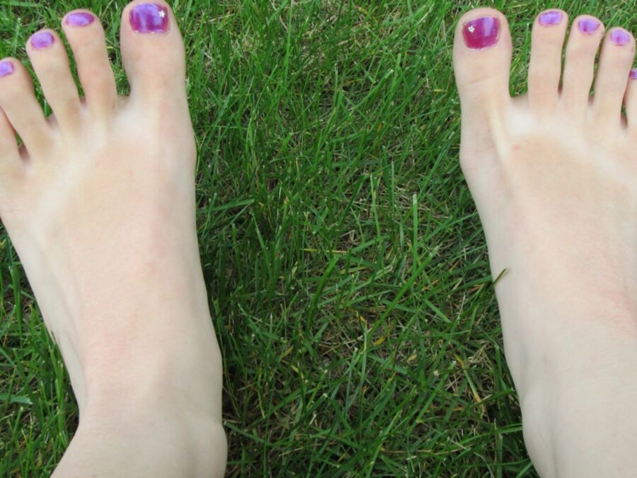 serenitys cute little feet 10 of 24 pics