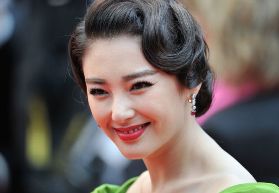 Zhang Yuqi at Premiere of "The Great Gatsby" in Cannes 13 of 18 pics