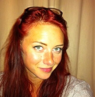 Absolutely stunning UK redhead 4 of 7 pics