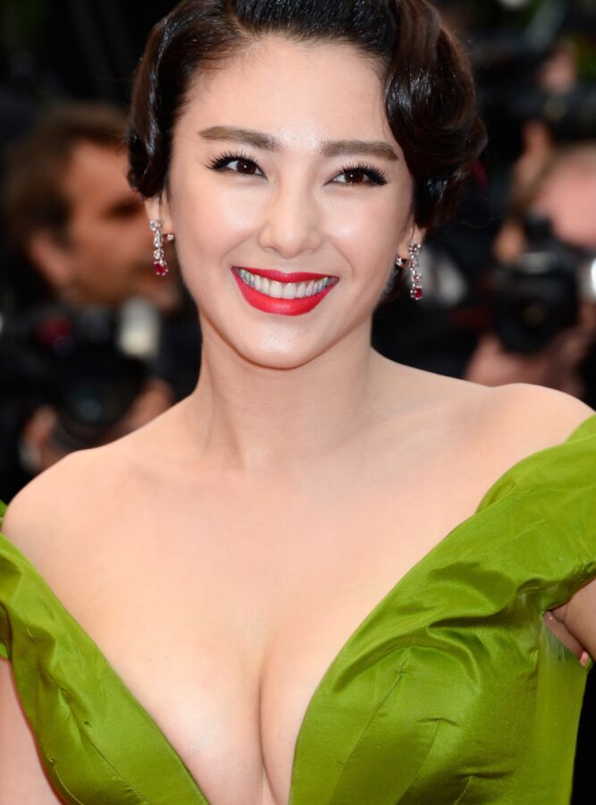 Zhang Yuqi at Premiere of "The Great Gatsby" in Cannes 8 of 18 pics