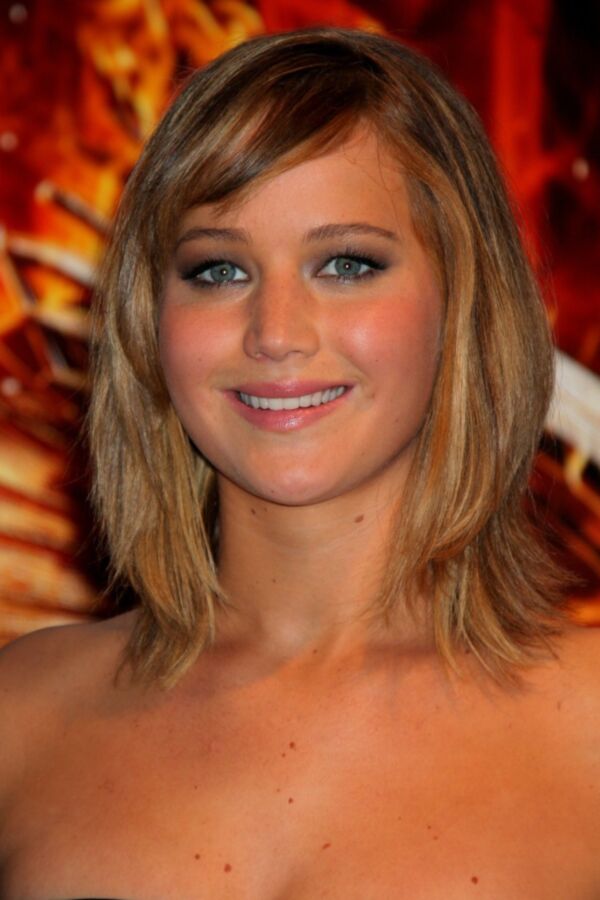Jennifer Lawrence at The Hunger Games: Catching Fire Photocall 2 of 13 pics
