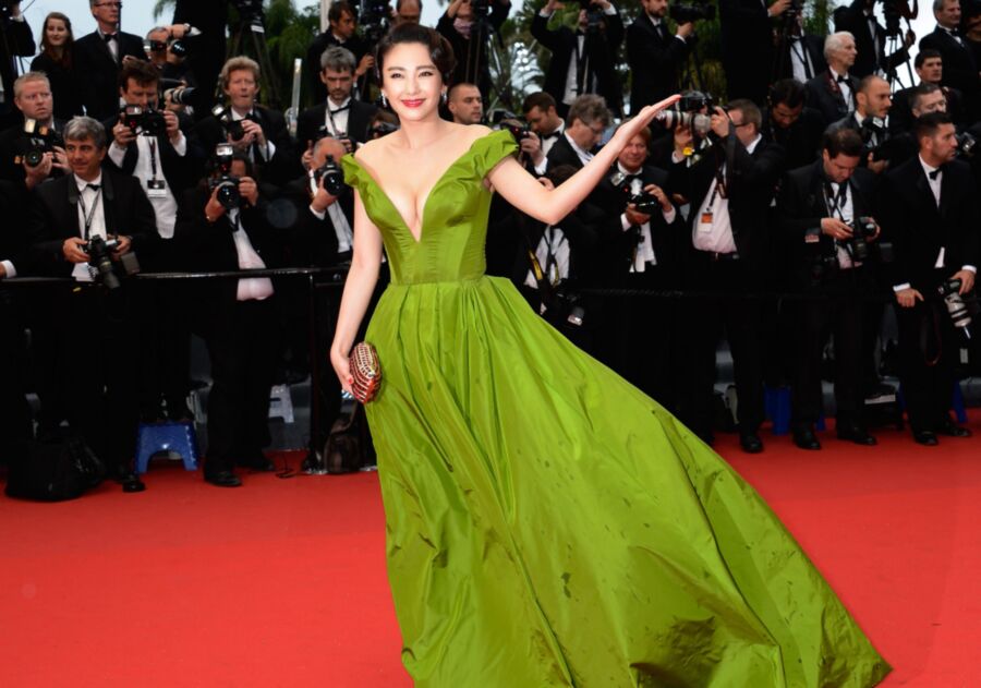 Zhang Yuqi at Premiere of "The Great Gatsby" in Cannes 11 of 18 pics