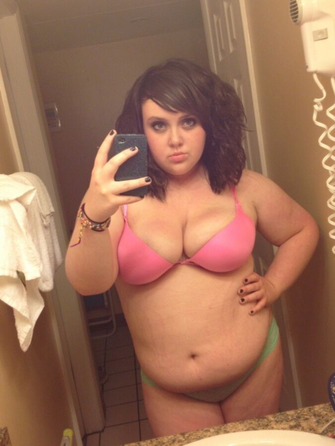 Thick and Chubby Teens 24 of 75 pics
