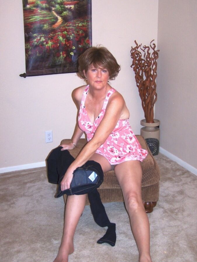 Sensuous and sexy gilf in boots 20 of 73 pics