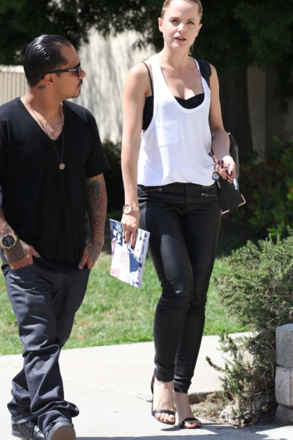 Mena Suvari Out for Lunch in Los Feliz 1 of 8 pics