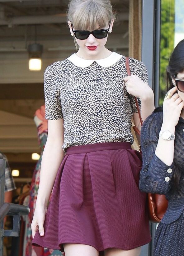 Taylor Swift Leggy, Shopping With Friends in Beverly Hills 7 of 7 pics