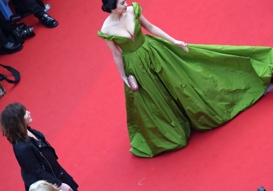 Zhang Yuqi at Premiere of "The Great Gatsby" in Cannes 14 of 18 pics